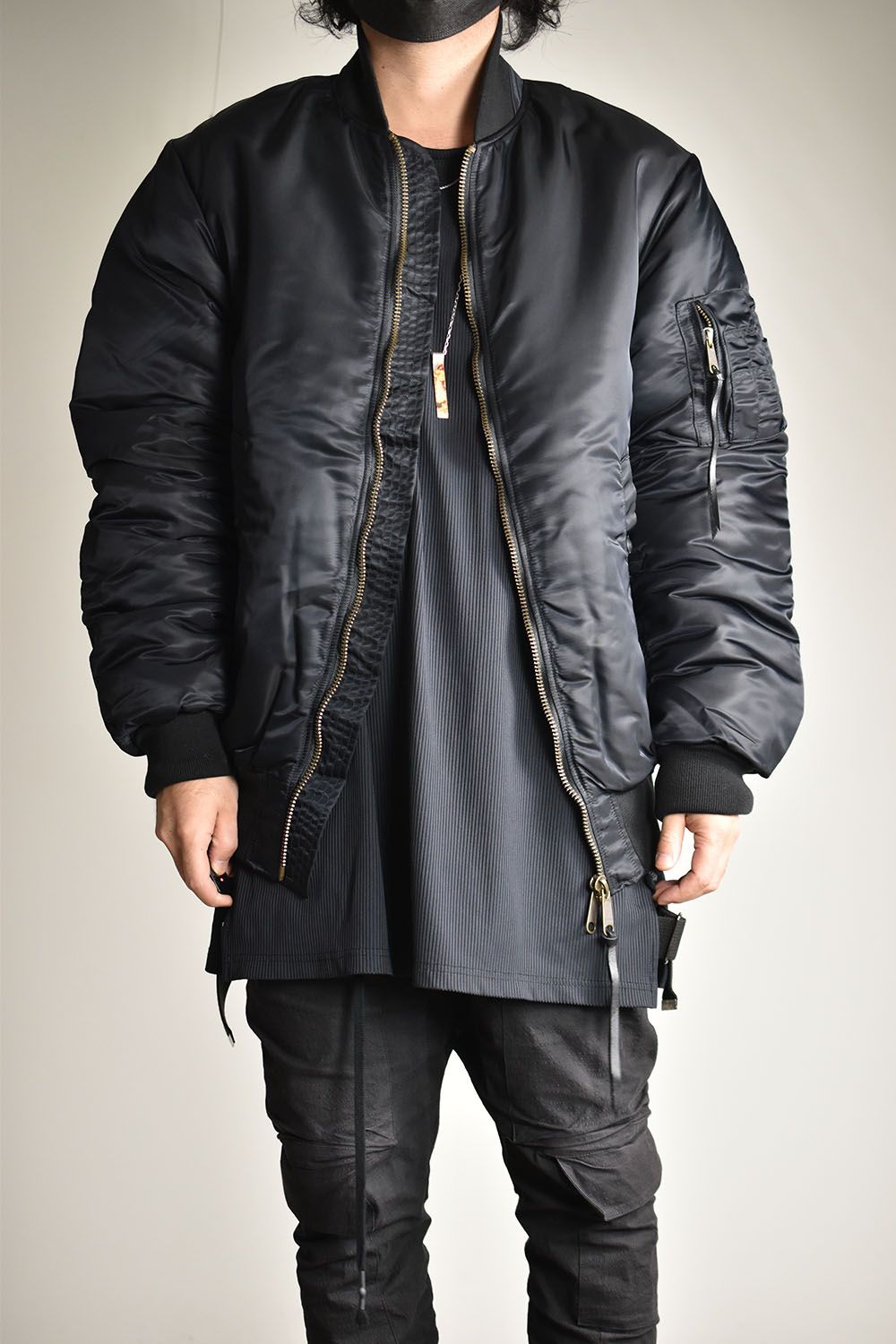 お色は黒でサイズは4ですripvanwinkle FLIGHT JACKET 黒 4 定価61600円