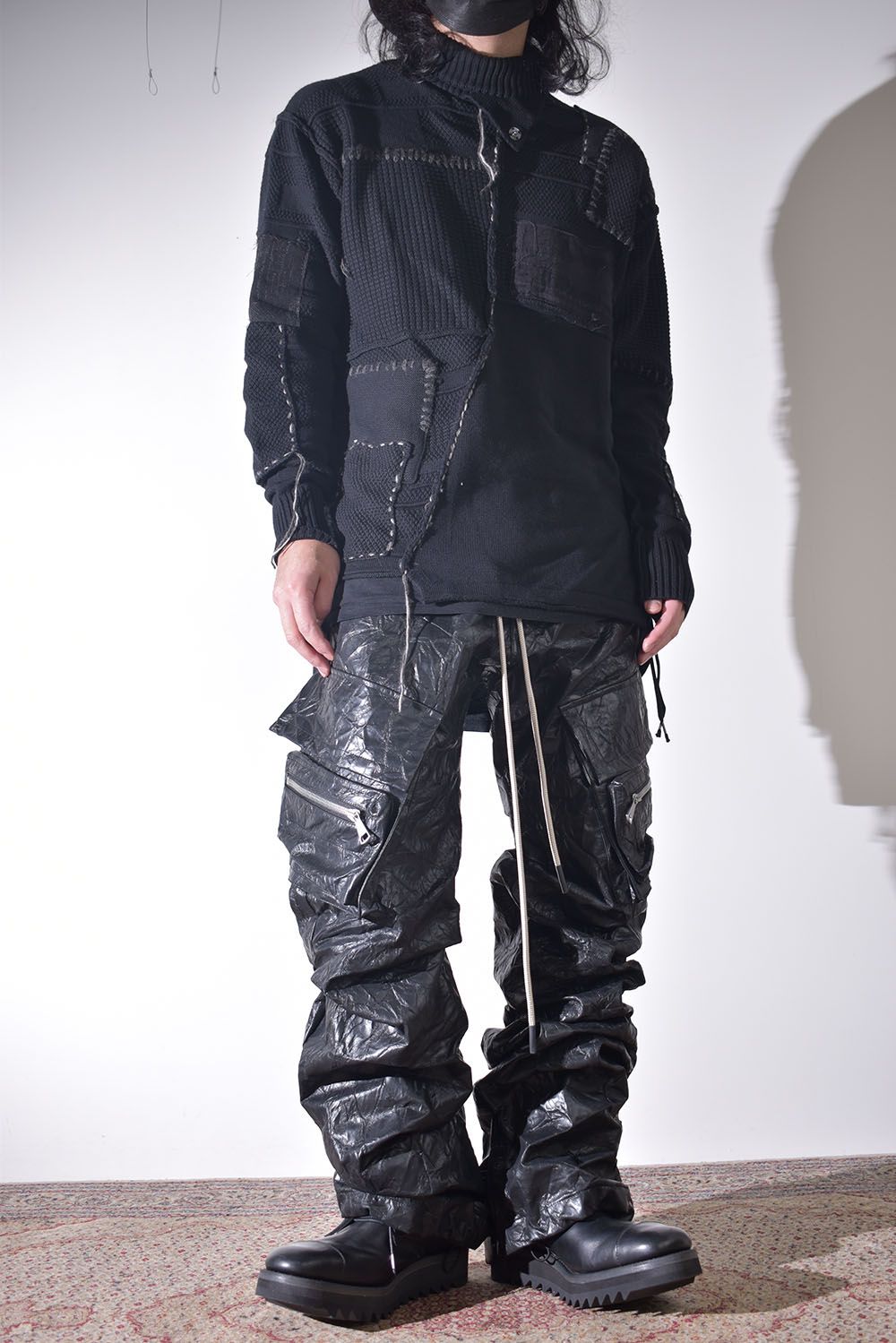 ニット × レザーの質感