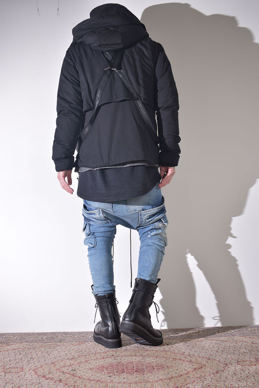 インディゴで合わせるダウンジャケット