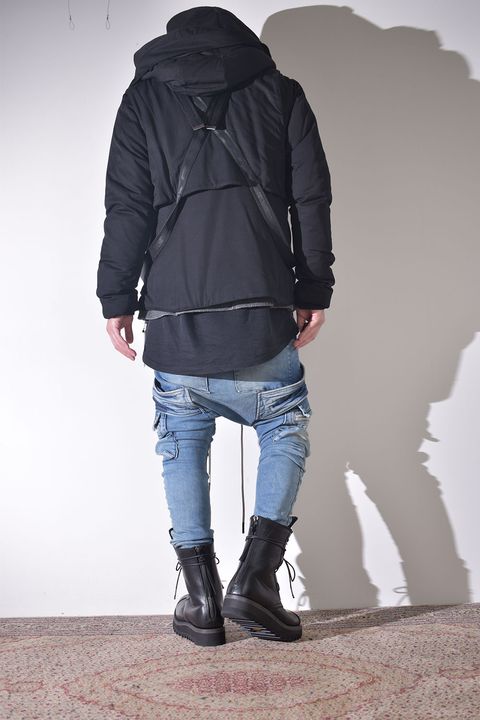 インディゴで合わせるダウンジャケット