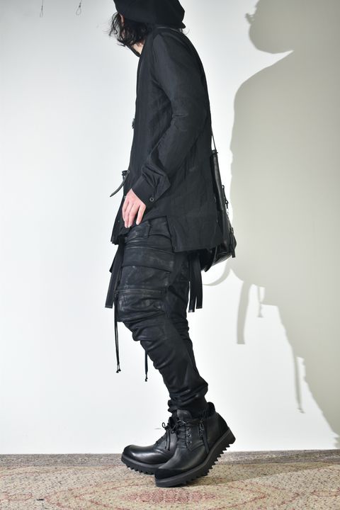 ショールカラーシャツ、インナーは白で