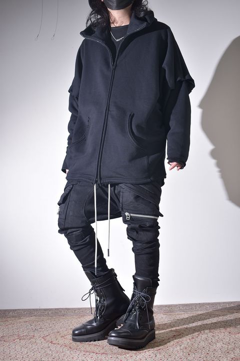 ドルマンスリーブにも重ねられるベスト