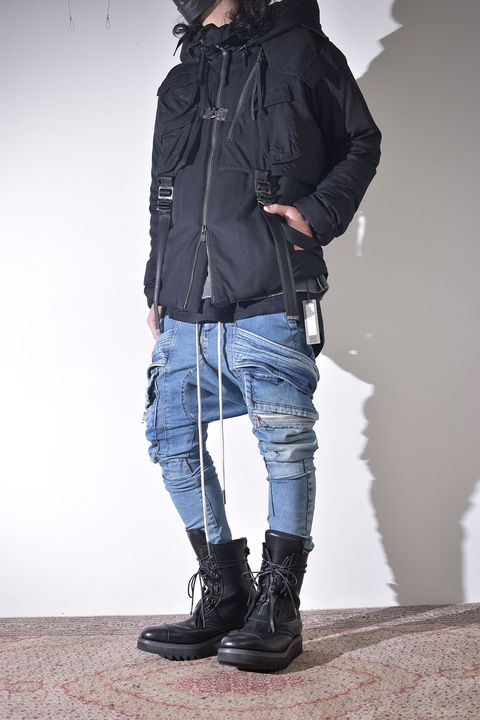 インディゴで合わせるダウンジャケット