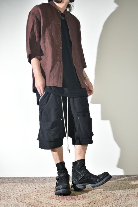 リネンシャツ × ストレッチナイロンショーツ