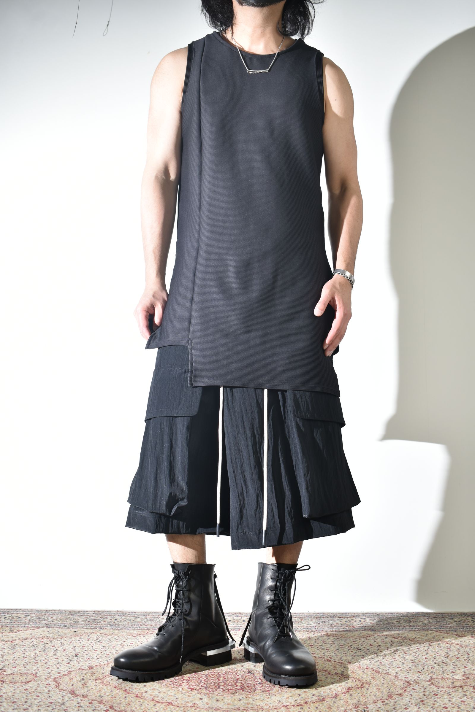 着こなしの幅広いA.F artefactのシャツ