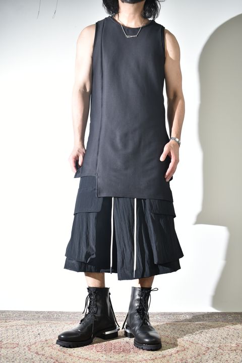 着こなしの幅広いA.F artefactのシャツ