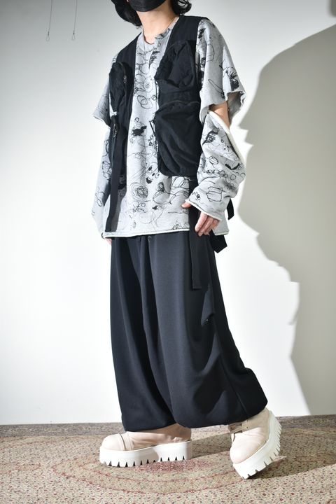 ラフなスウェットにベスト