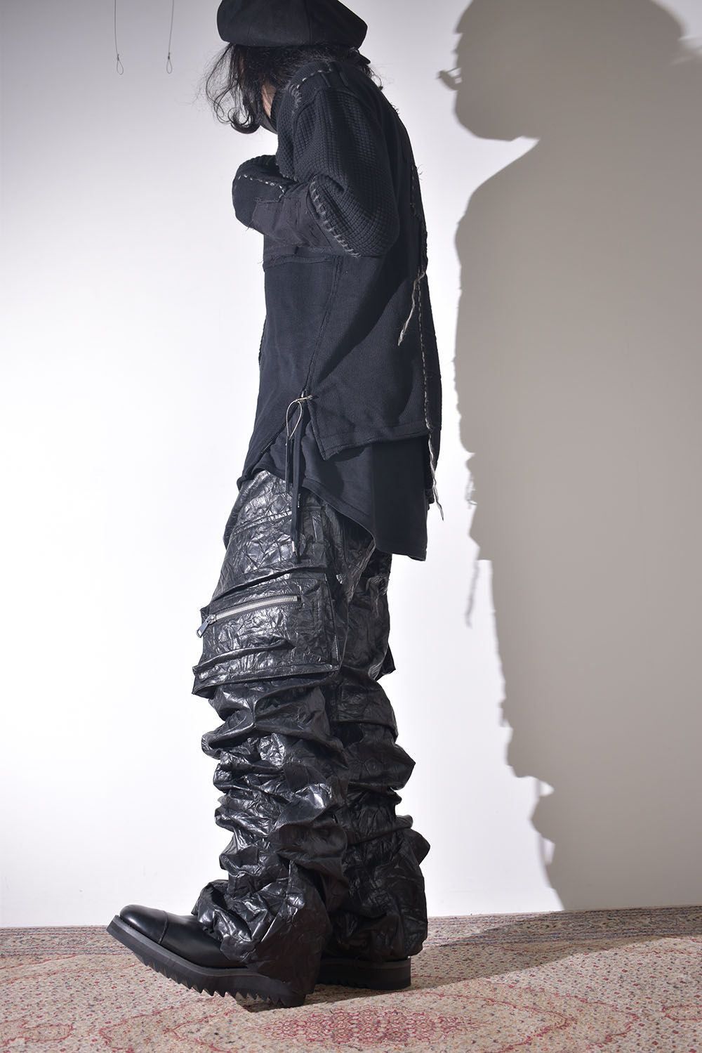 ニット × レザーの質感