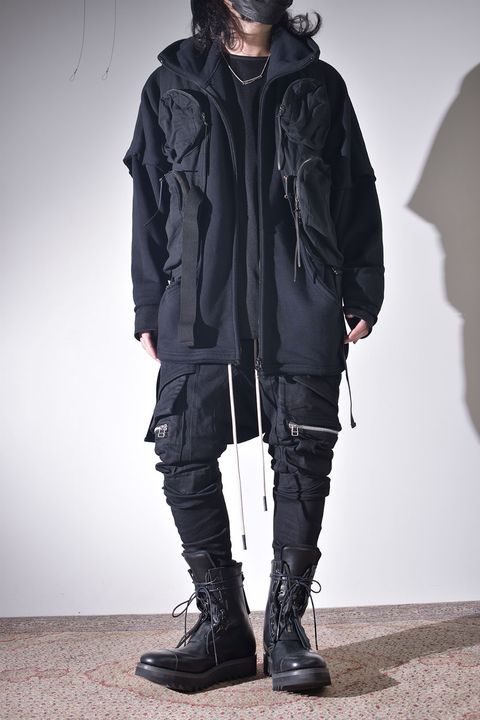 ドルマンスリーブにも重ねられるベスト