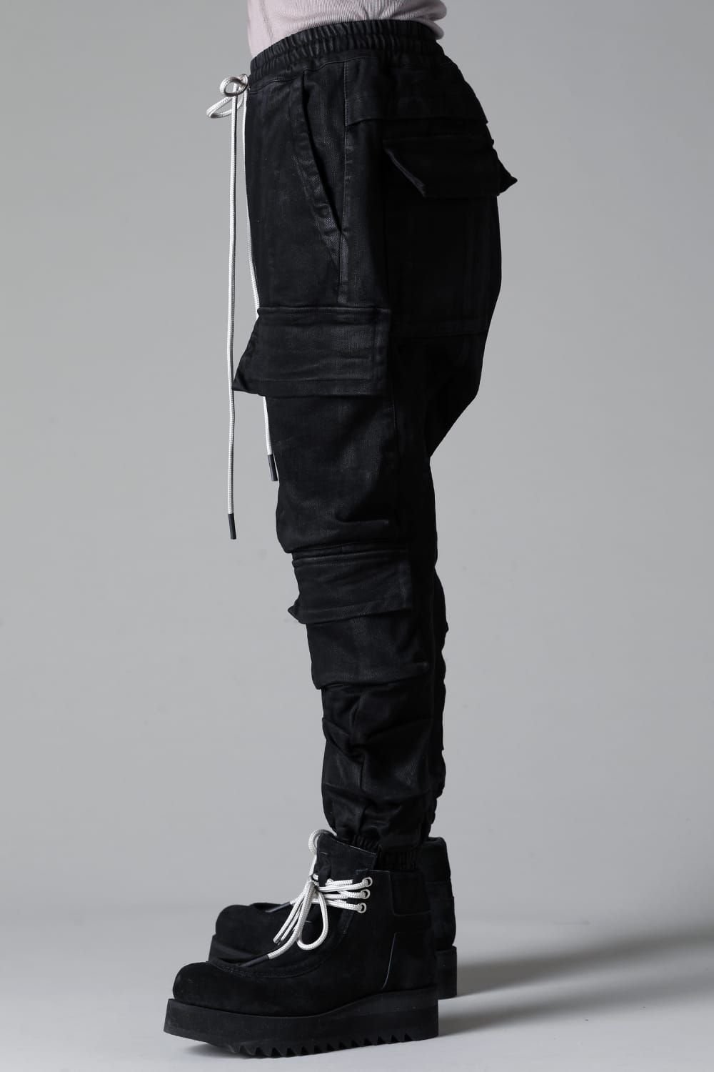 《2025AW先行予約》Coated Bonding Sarouel Cargo Jogger Denim"Black" / コーティングボンディングサルエルカーゴジョガーデニム"ブラック"