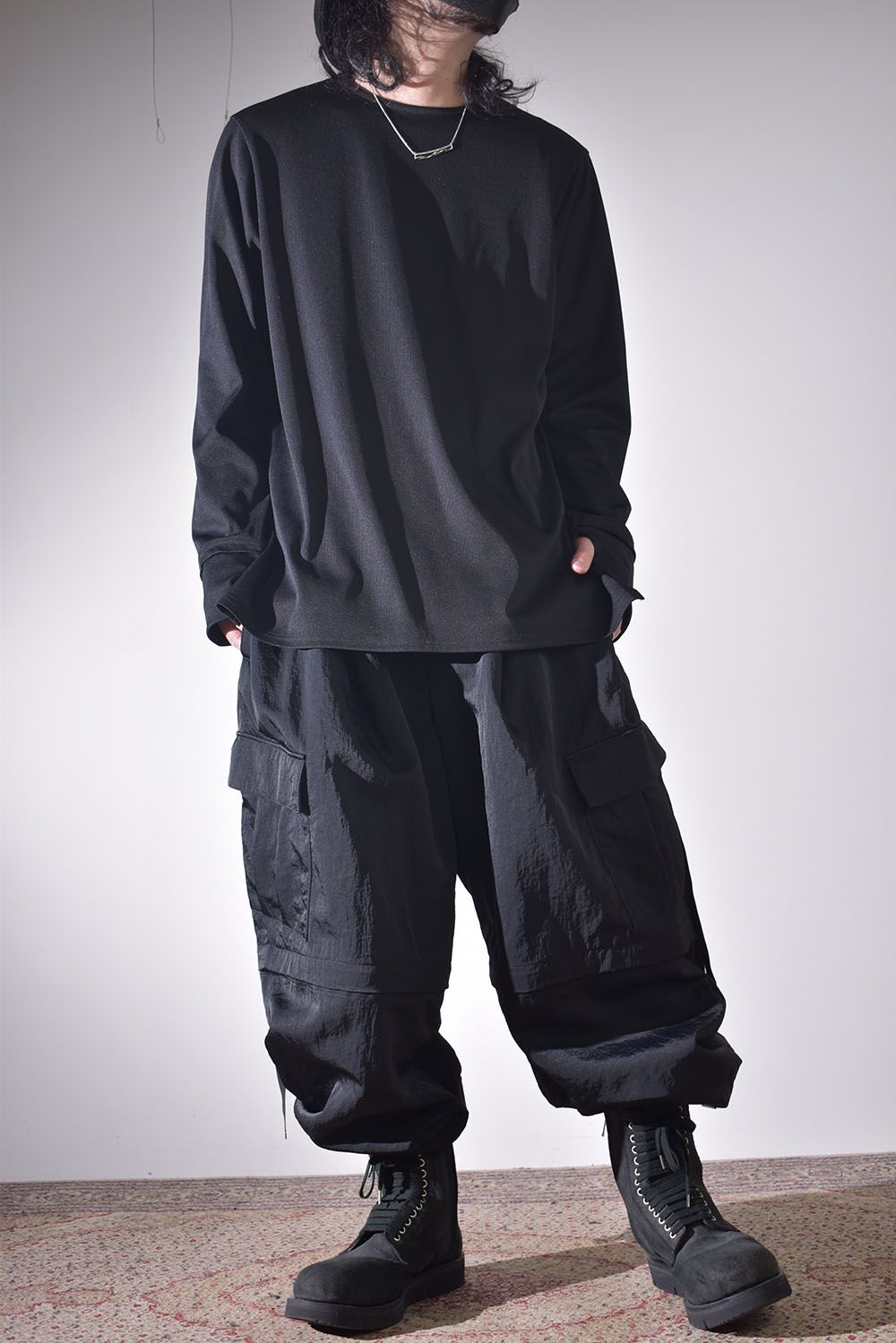 素材の変化で楽しむオールブラック