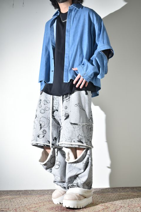 カジュアルだけじゃないデニムシャツ×スウェットパンツ