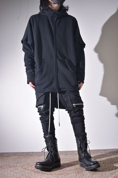 ドルマンスリーブにも重ねられるベスト