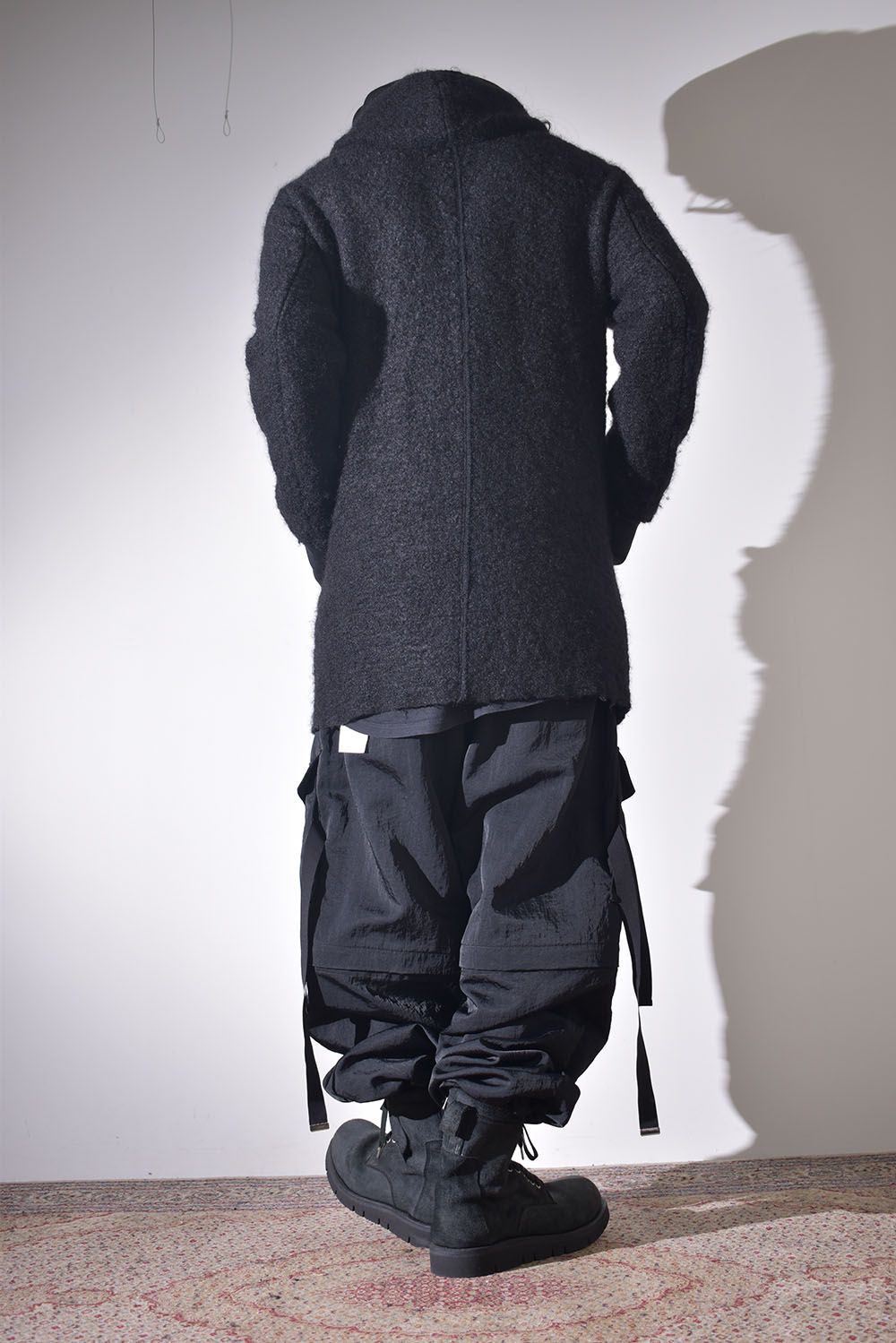 素材の変化で楽しむオールブラック