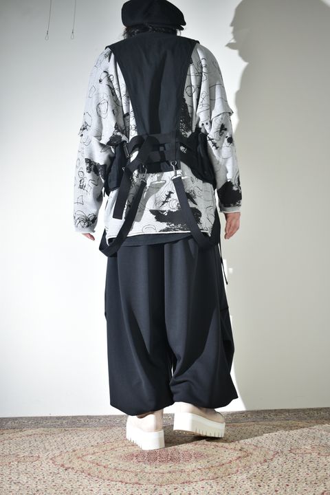 ラフなスウェットにベスト