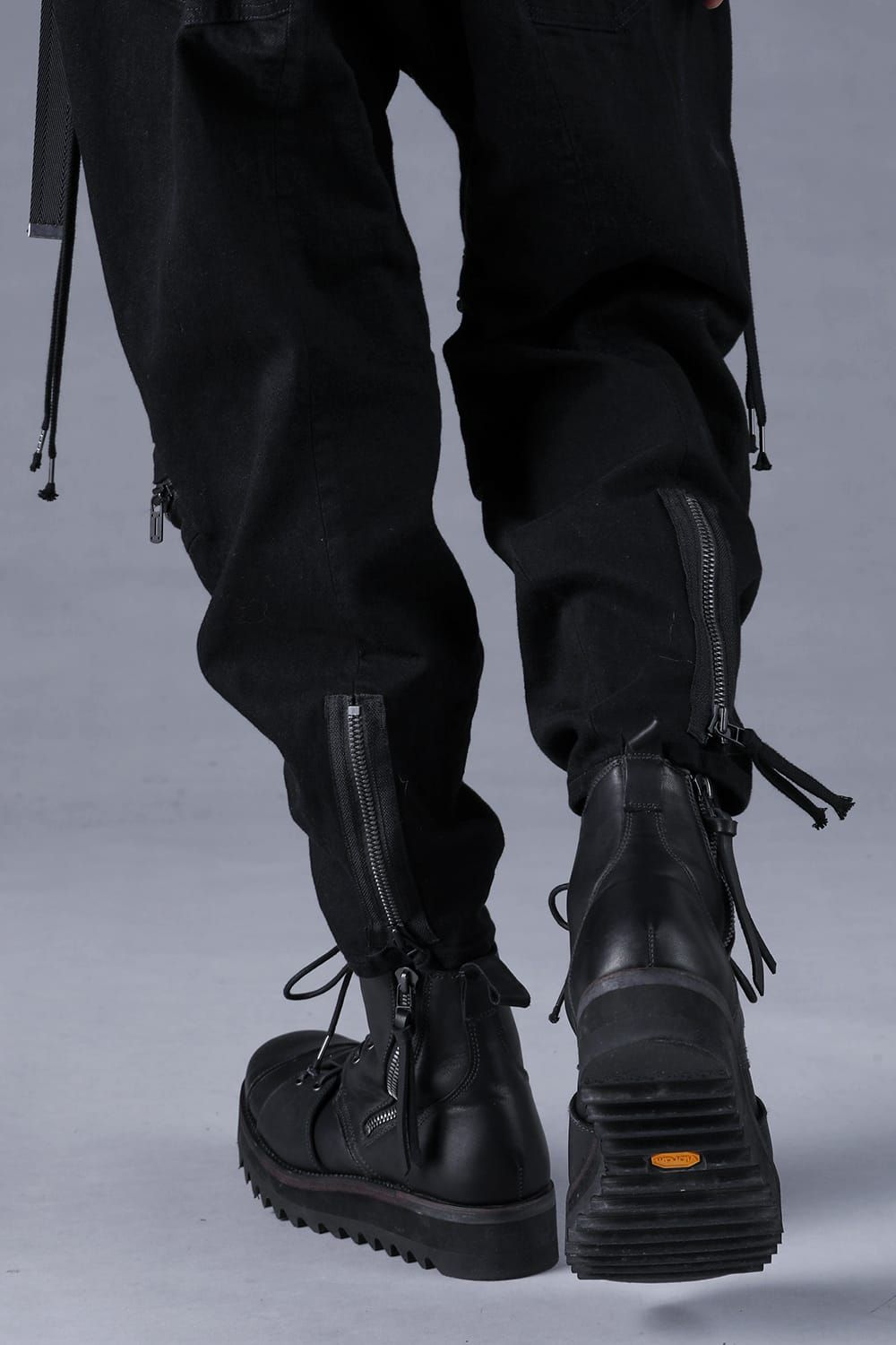Stretch Denim Knee-Open Cropped Pants"Black" / ストレッチデニムニーオープンクロップドパンツ"ブラック"