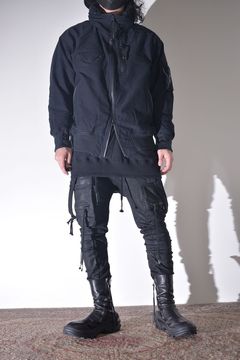 機能的なボンバージャケット