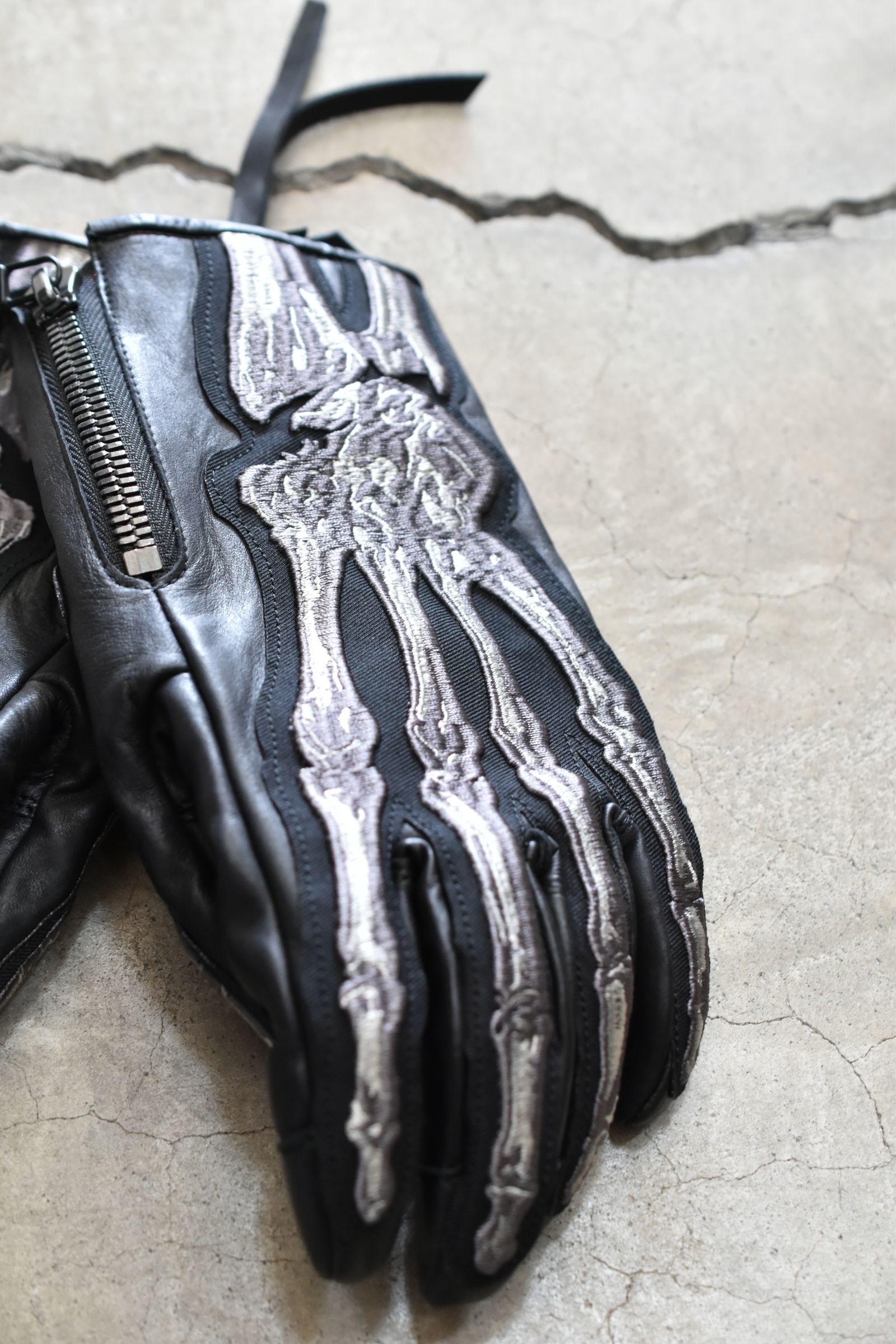 Horse Leather Embroidered Bone Gloves"Black" / ホースレザー刺繍ボーングローブ"ブラック"