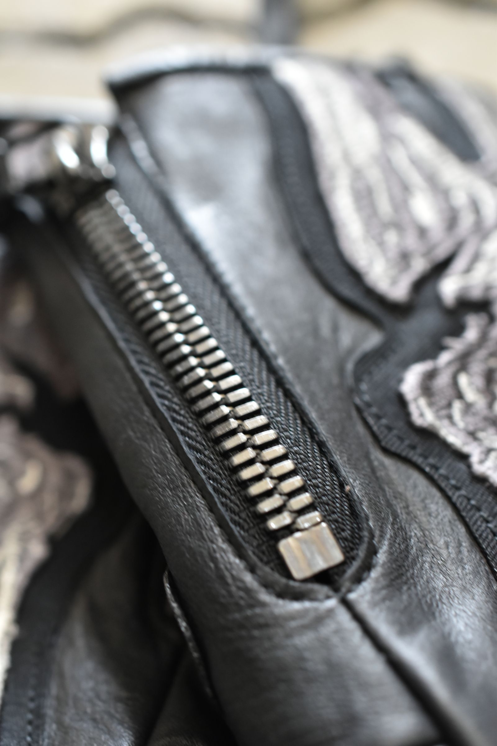 Horse Leather Embroidered Bone Gloves"Black" / ホースレザー刺繍ボーングローブ"ブラック"