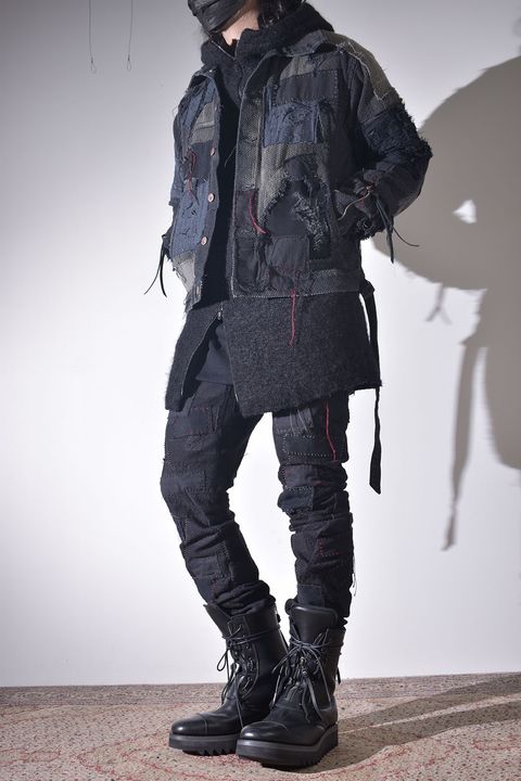 ライトアウターに保温性の高いフーディを差し込む