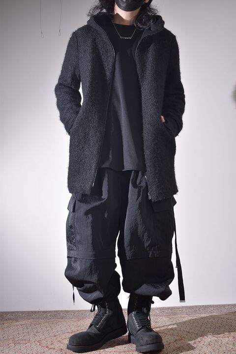 素材の変化で楽しむオールブラック