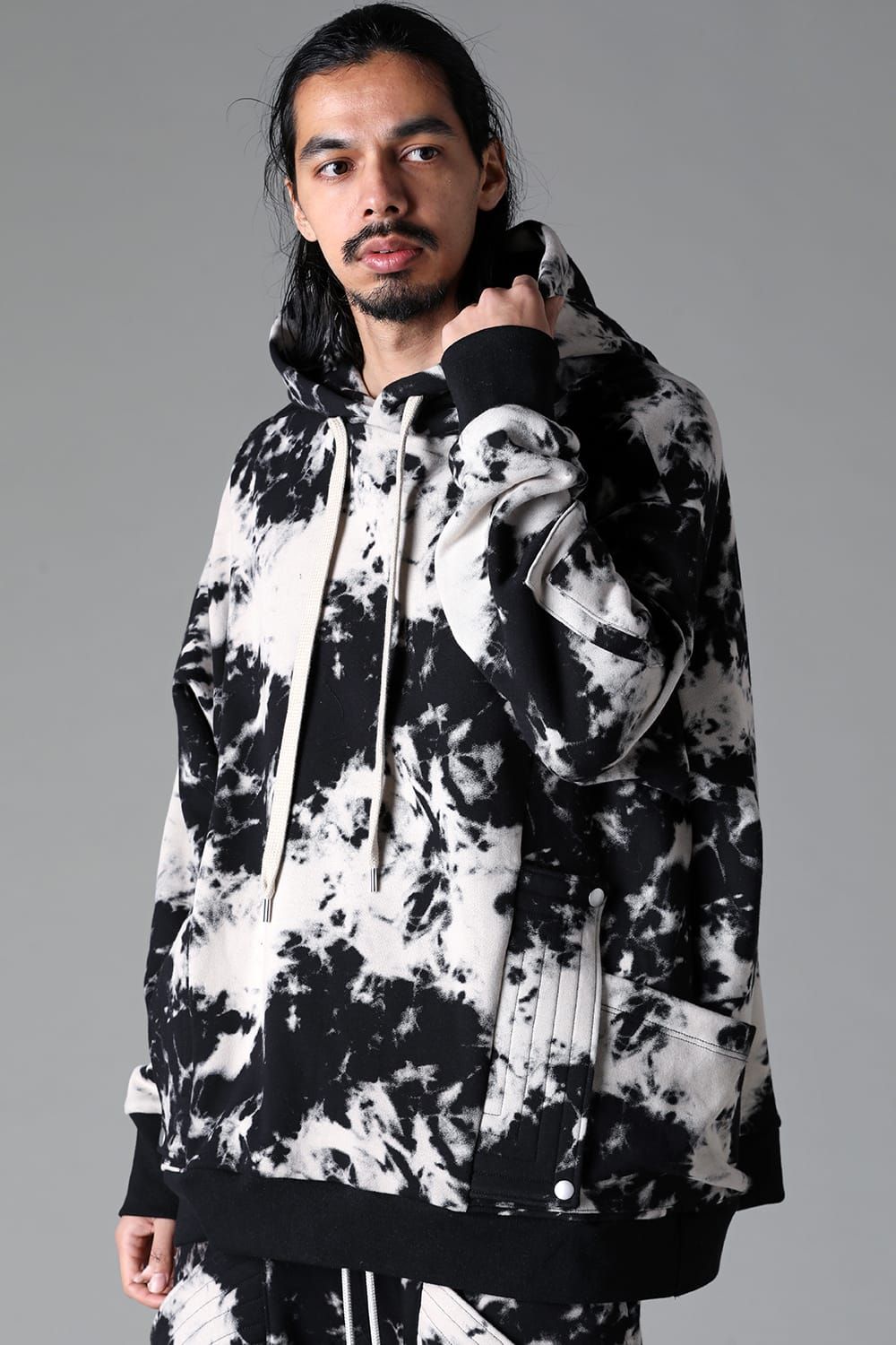 《2025AW先行予約》Discharge Pinting Cargo Hooded Top"Black×Ivory" /ディスチャージプリントカーゴフーデッドトップ"ブラック×アイボリー"