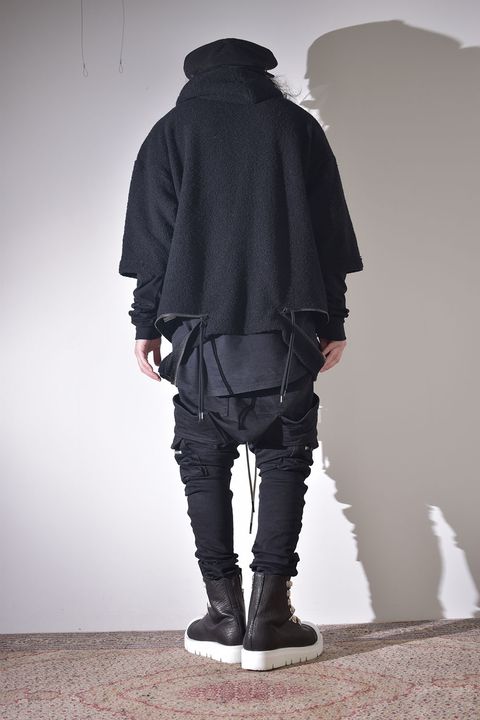 ニットフーディで保温性を確保