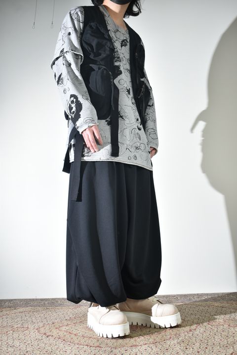 ラフなスウェットにベスト