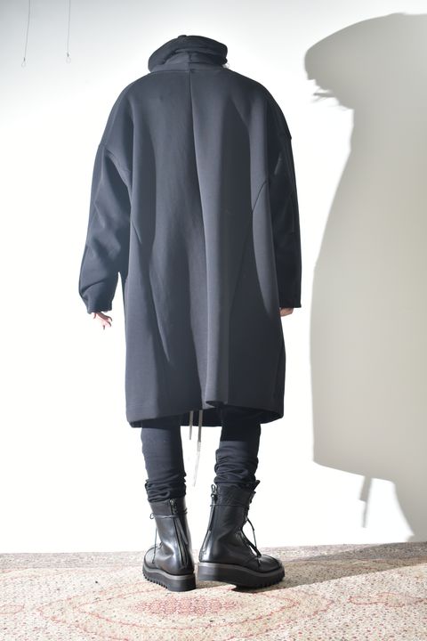 ジャージー素材のショールカラーラップコート