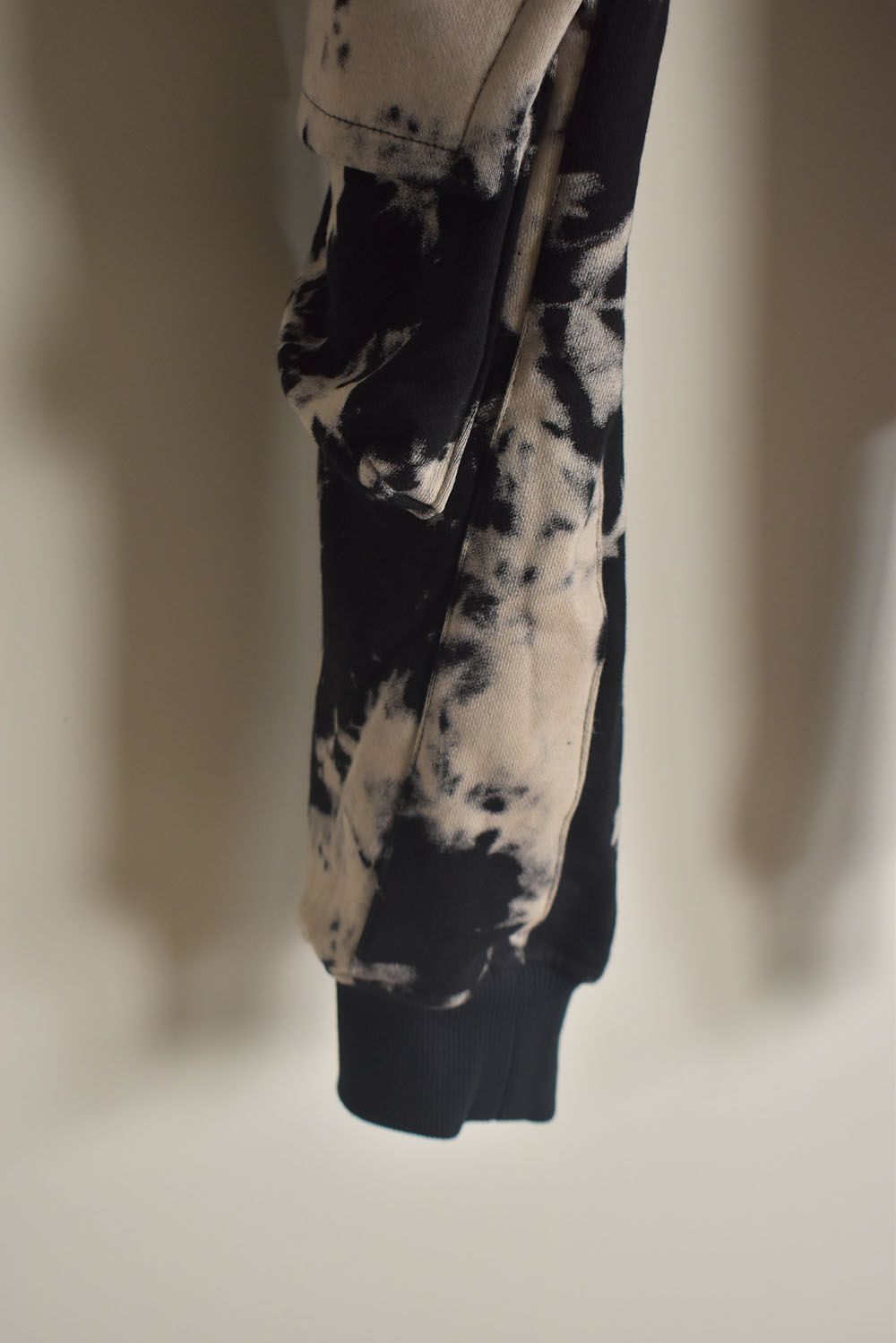 Discharge Pinting Belt Cargo Sarouel Jogger"Black×Ivory" /ディスチャージプリントベルトカーゴサルエルジョガー"ブラック×アイボリー"