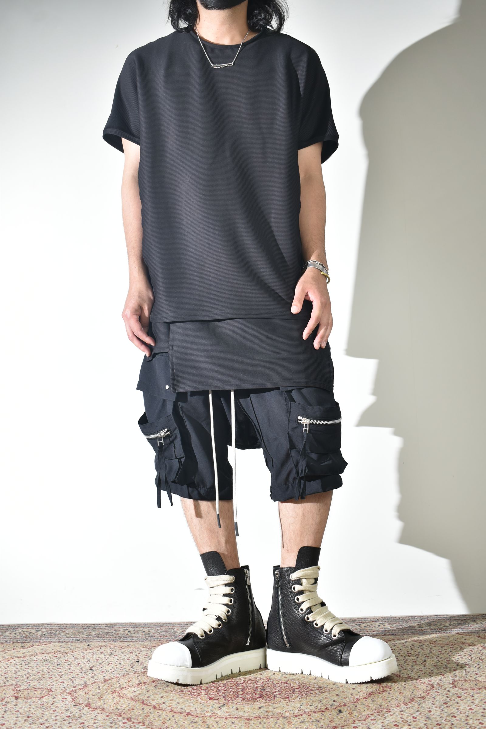 夏にも楽しめるレイヤードスタイル