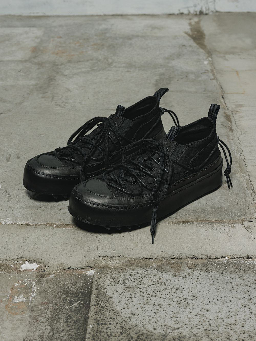 Double Lace Up Shark Sole Sneaker"Black" / ダブルレースアップ シャークソールスニーカー"ブラック"