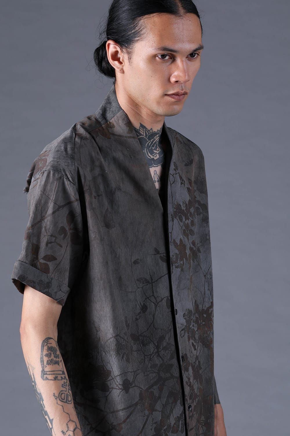 《2027SS先行予約分》Inkjet-Printed Shawl-Collar S/S Shirt "Charcoal" / インクジェットプリントショールカラーショートスリーブシャツ"チャコール"