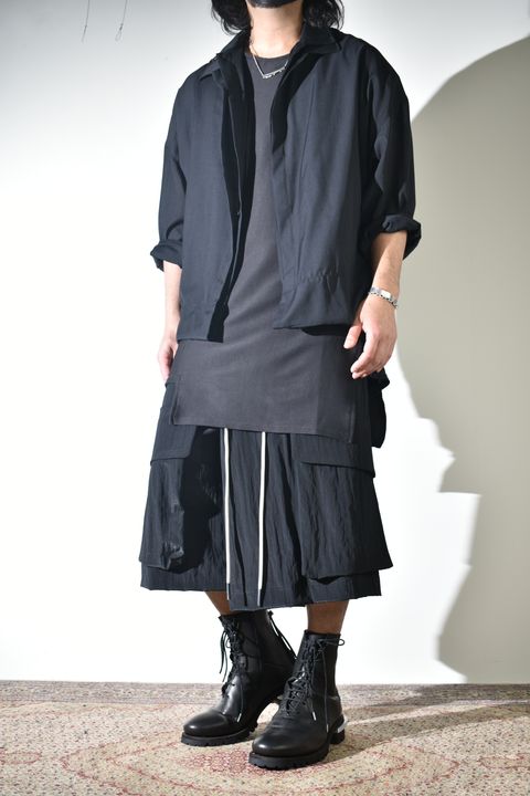 着こなしの幅広いA.F artefactのシャツ