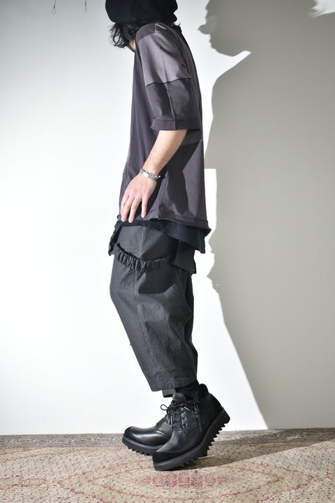 オーバーオールにラフなブルゾン