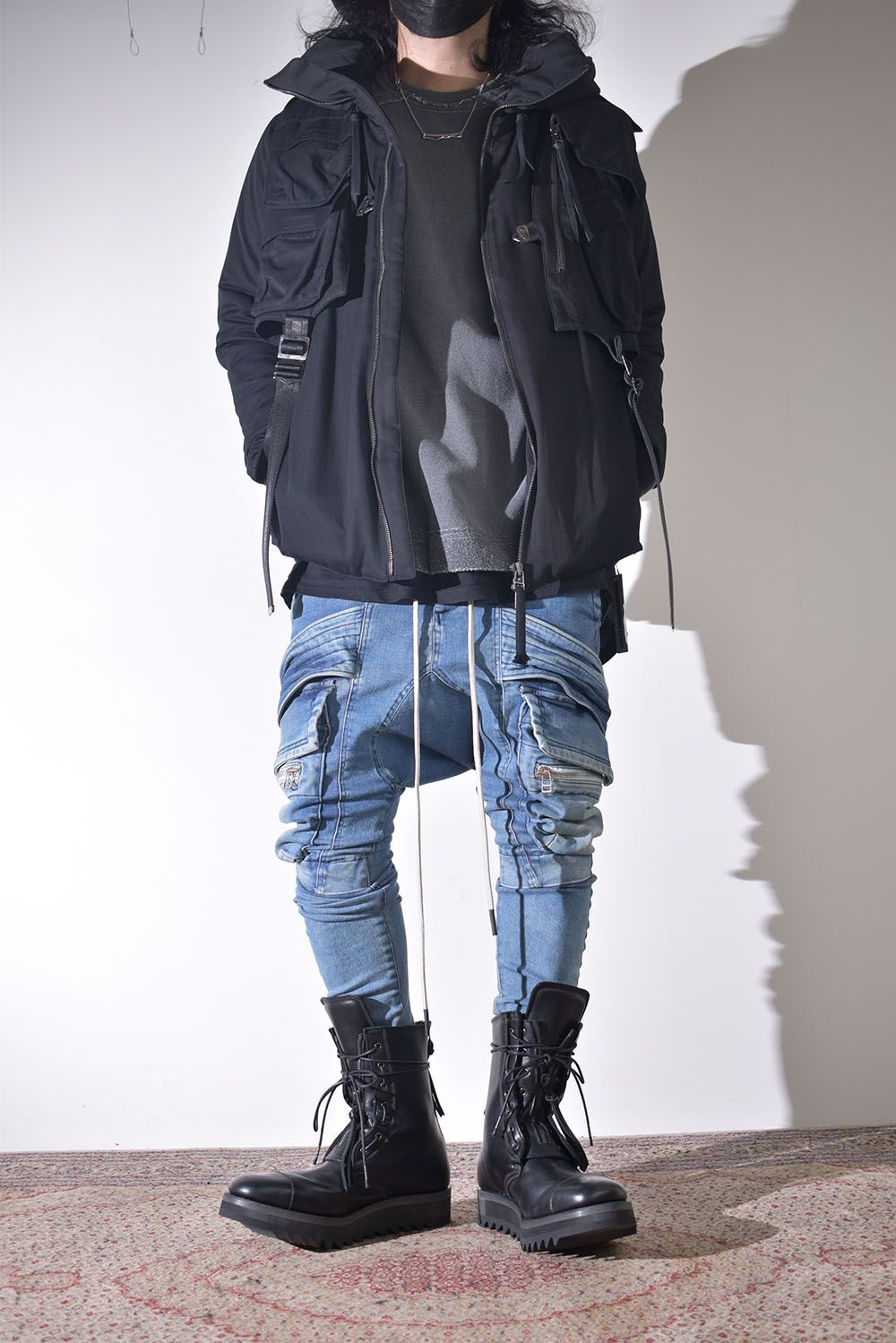 インディゴで合わせるダウンジャケット