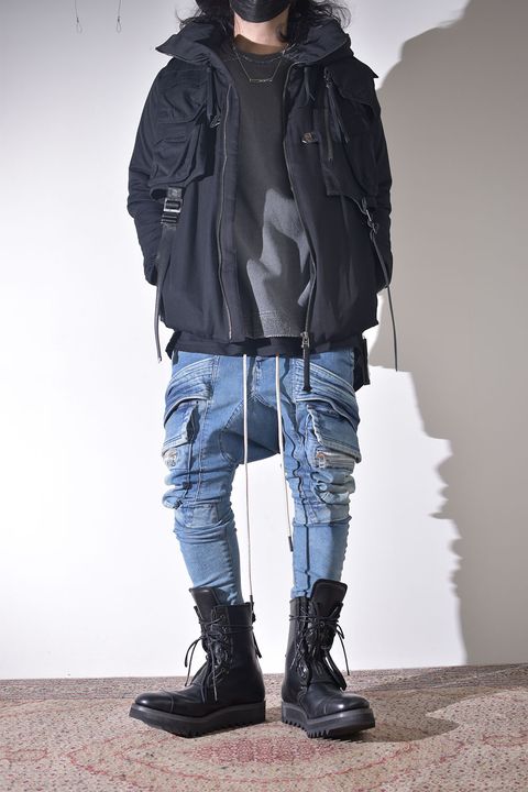 インディゴで合わせるダウンジャケット