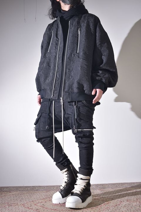 ニットフーディで保温性を確保