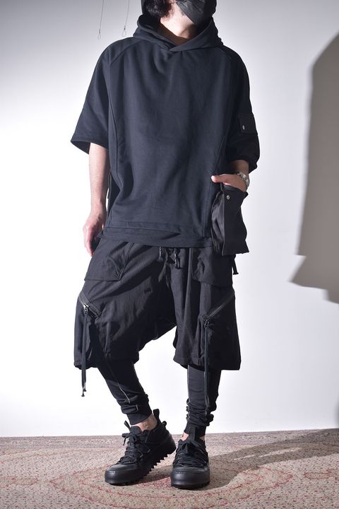 Hoodieも残り1点となっております。