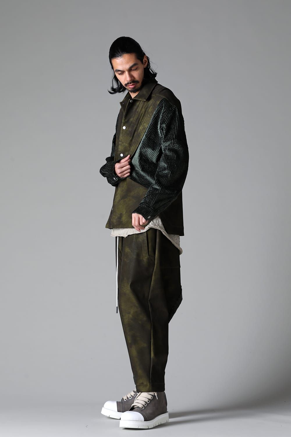 《2025AW先行予約》Synthetic Leather × Corduroy Switching Drop Clotch Pants"Black / Khaki" / シンセティックレザー×コーデュロイスウィッチングドロップクロッチパンツ"ブラック/カーキ"