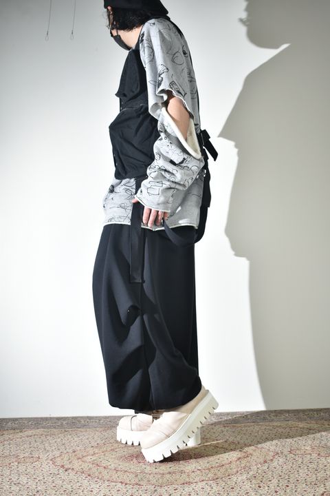 ラフなスウェットにベスト