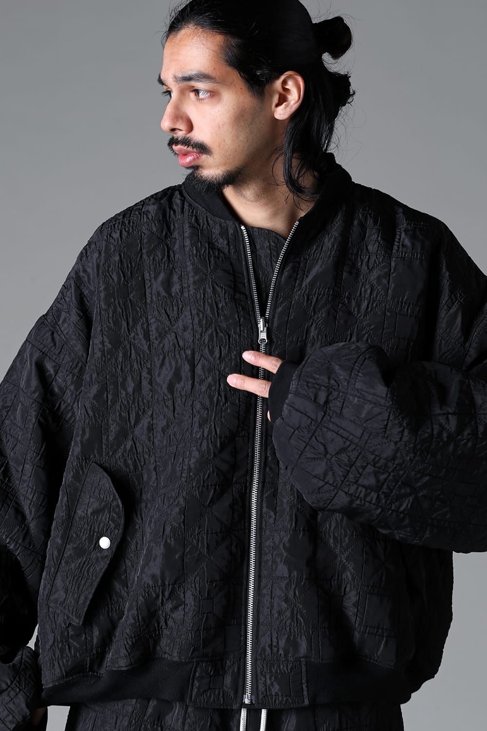 《2025AW先行予約》Geometry Jumbo Hooded MA-1 Blouson"Black" / ジオメトリージャンボフーデッドMA-1ブルゾン"ブラック"