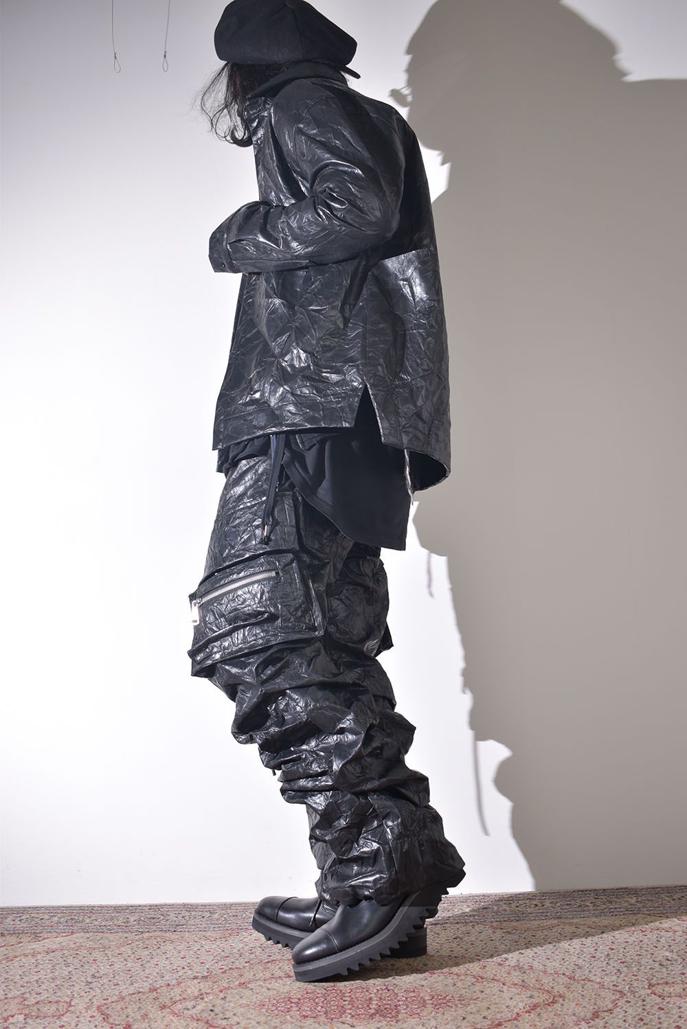 ニット × レザーの質感