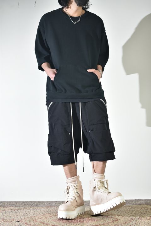 ドライタッチなスウェットで初夏意識