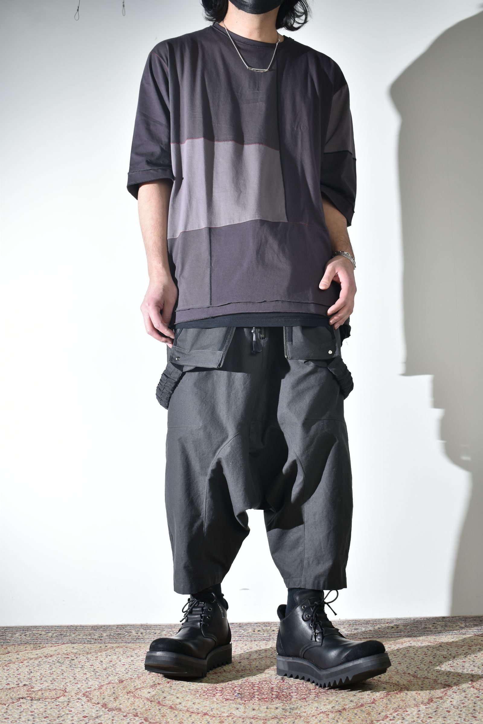 オーバーオールにラフなブルゾン