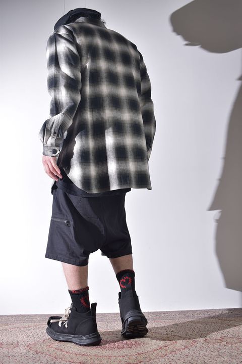 チェックシャツ×ショーツ