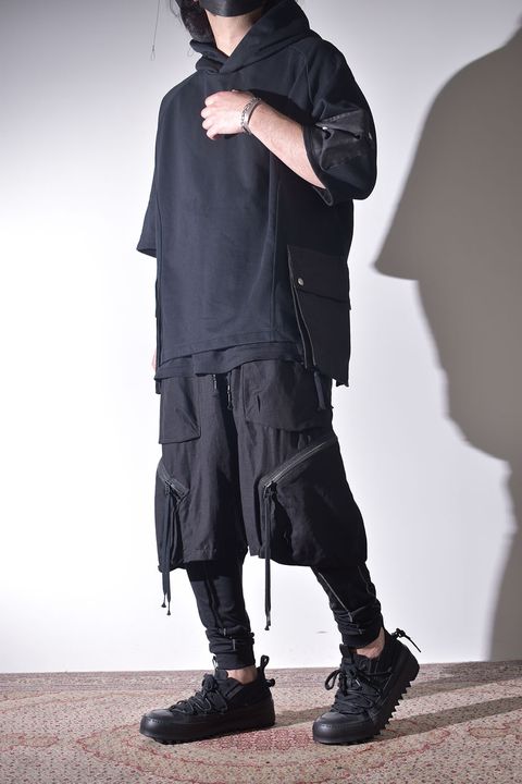 Hoodieも残り1点となっております。