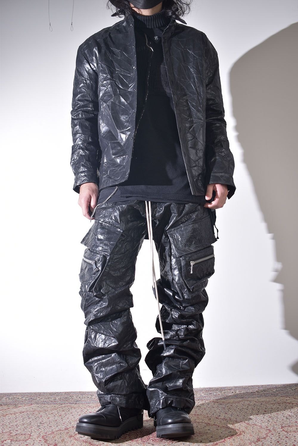 ニット × レザーの質感