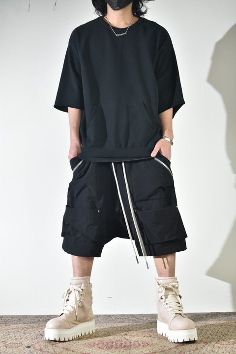 ドライタッチなスウェットで初夏意識