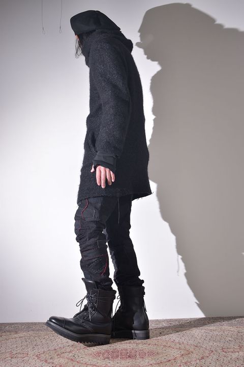 ライトアウターに保温性の高いフーディを差し込む